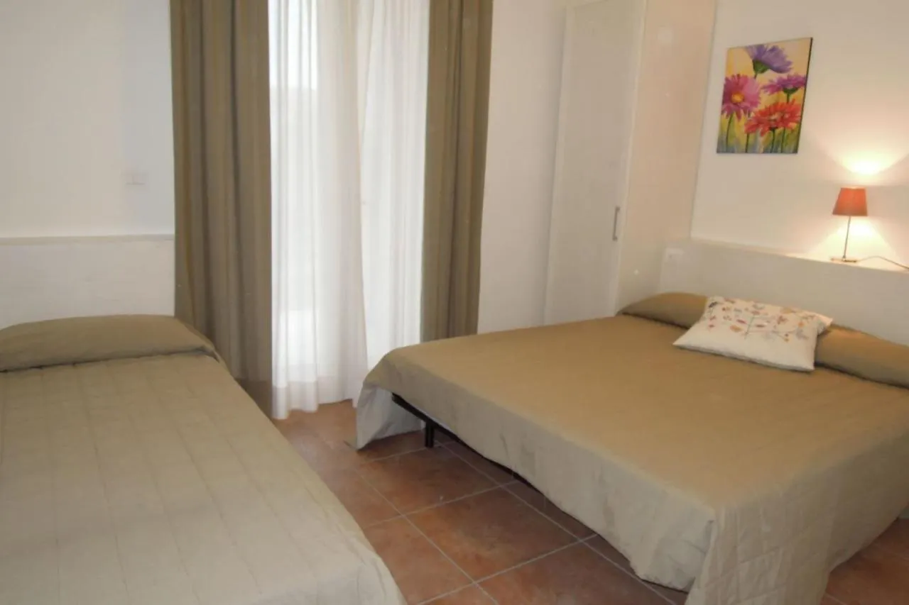 Lovely Apartment Overlooking The Pool In 比比翁 0*,