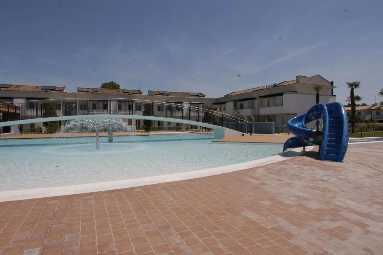 Lovely Apartment Overlooking The Pool In 比比翁