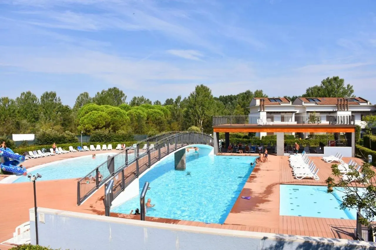 Lovely Apartment Overlooking The Pool In 比比翁