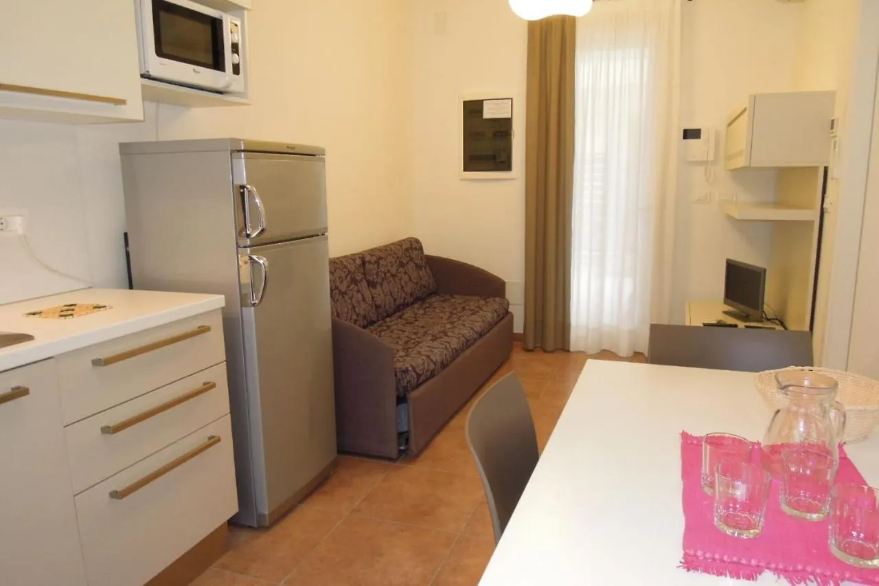 Lovely Apartment Overlooking The Pool In 比比翁