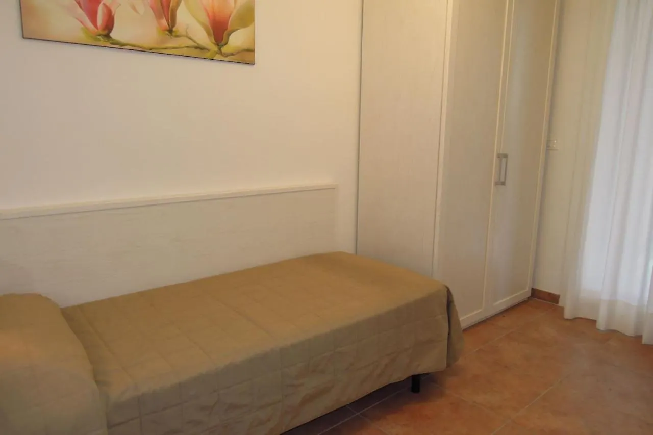 Lovely Apartment Overlooking The Pool In Bibione Italien